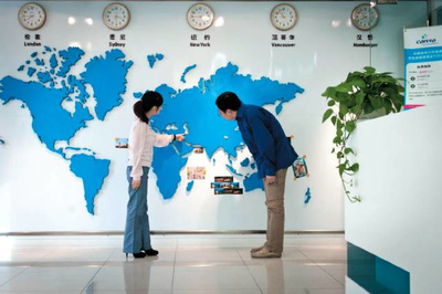 在線旅企線上爭(zhēng)流量、線下?lián)岄T店，傳統(tǒng)旅行社能否避免被“圍剿”？